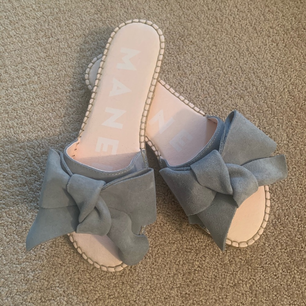 Manebi “Hamptons” bow sandals in gray suede